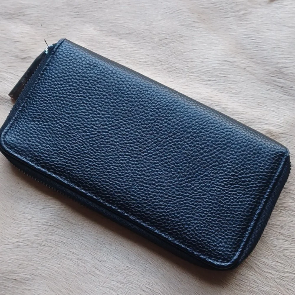 Halston wallet